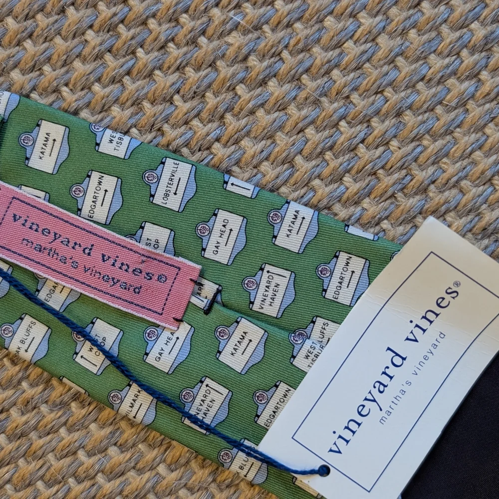 NWT Vineyard Vines Martha's Vineyard Sign Tie - Boys